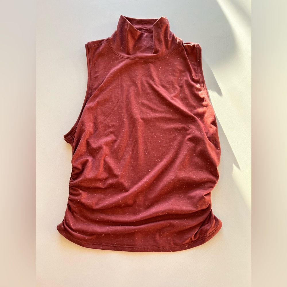 Lululemon tank.